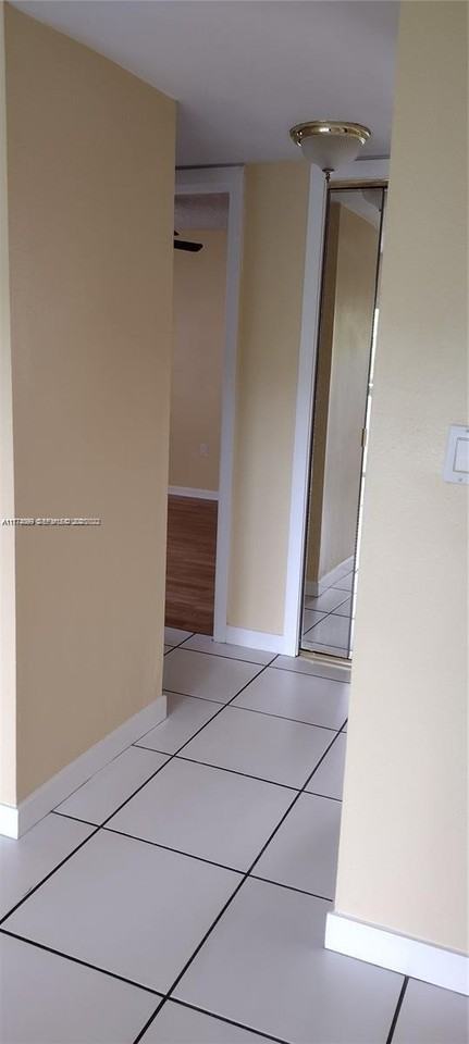 1235 Mariposa Avenue #10 - Photo 6 of 36