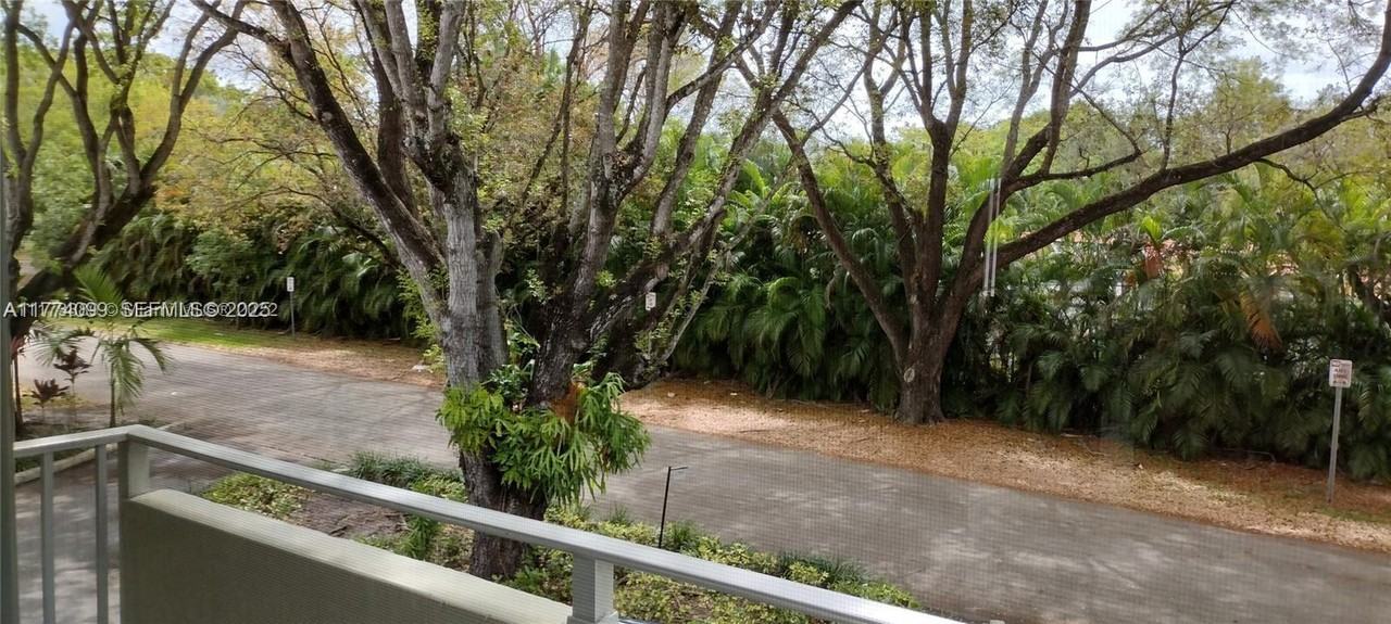 1235 Mariposa Avenue #10 - Photo 7 of 36