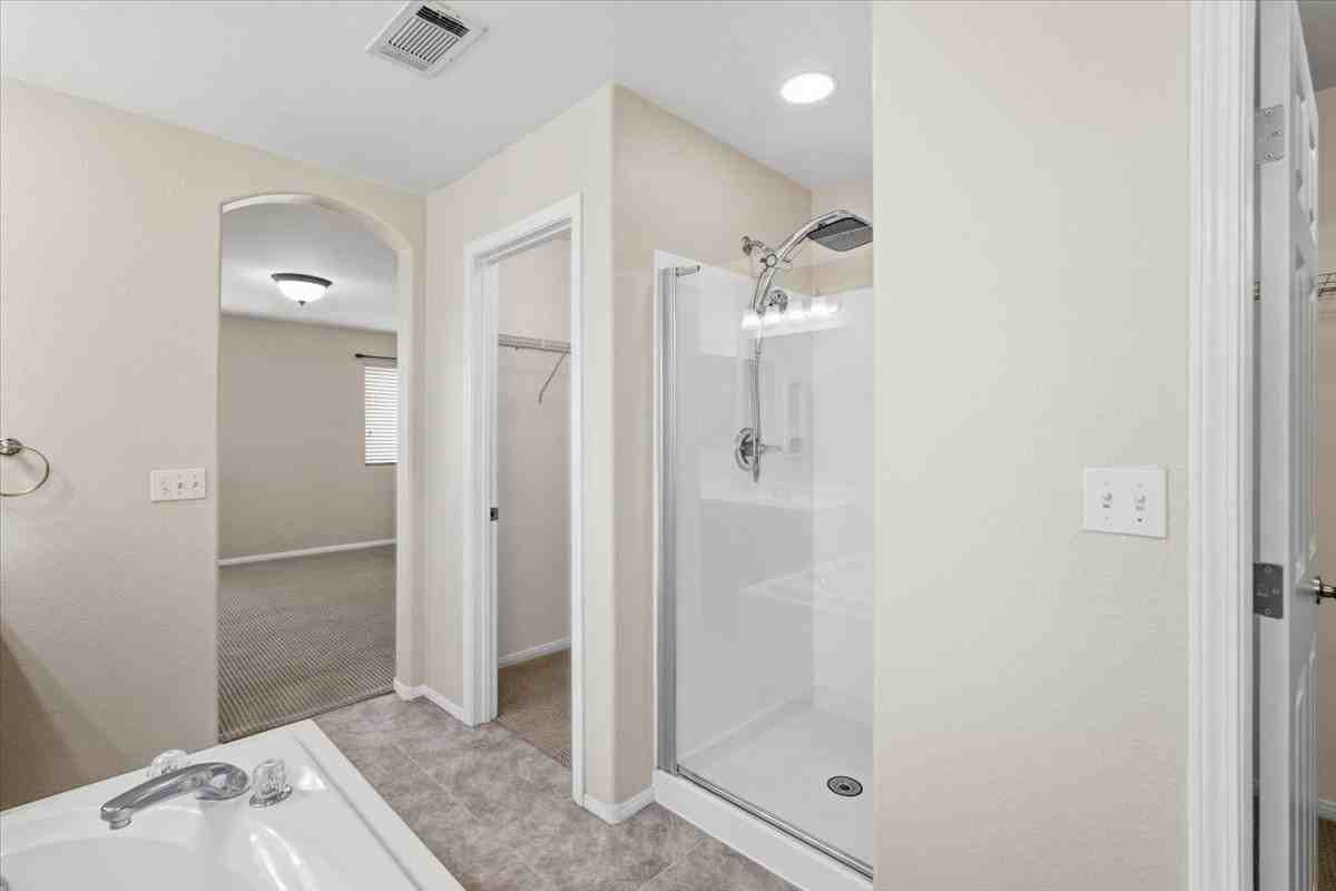 8160 Royal Arches St - Photo 2 of 23