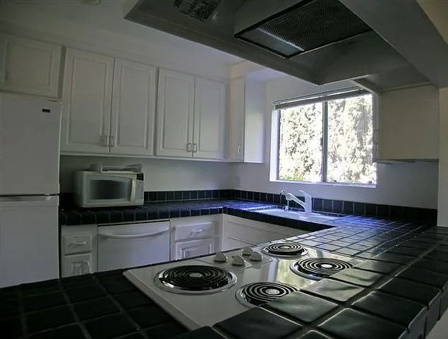 56 Barranca Ave #11 - Photo 7 of 17