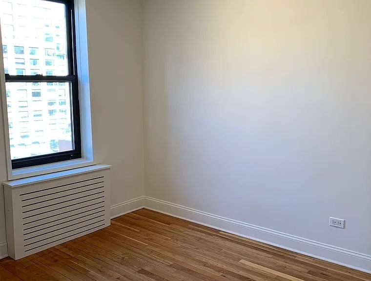 64 Greenwich Ave #7 - Photo 5 of 9