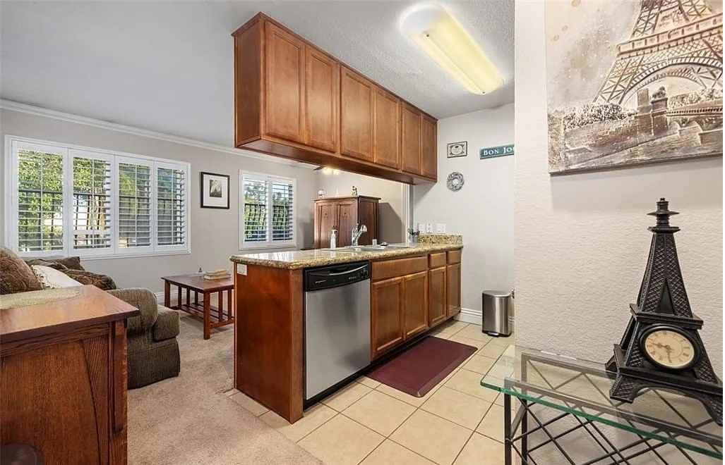 4204 45Th St - Photo 4 of 16