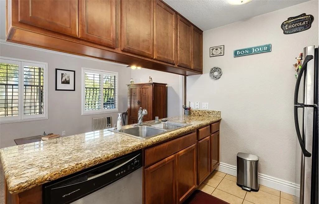 4204 45Th St - Photo 5 of 16