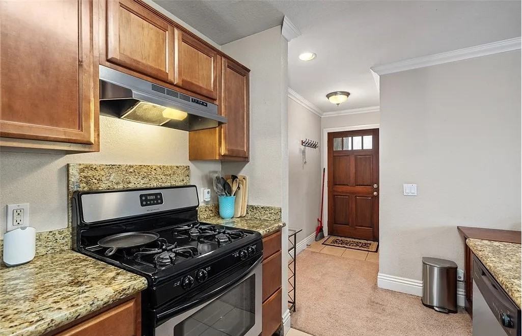 4204 45Th St - Photo 6 of 16