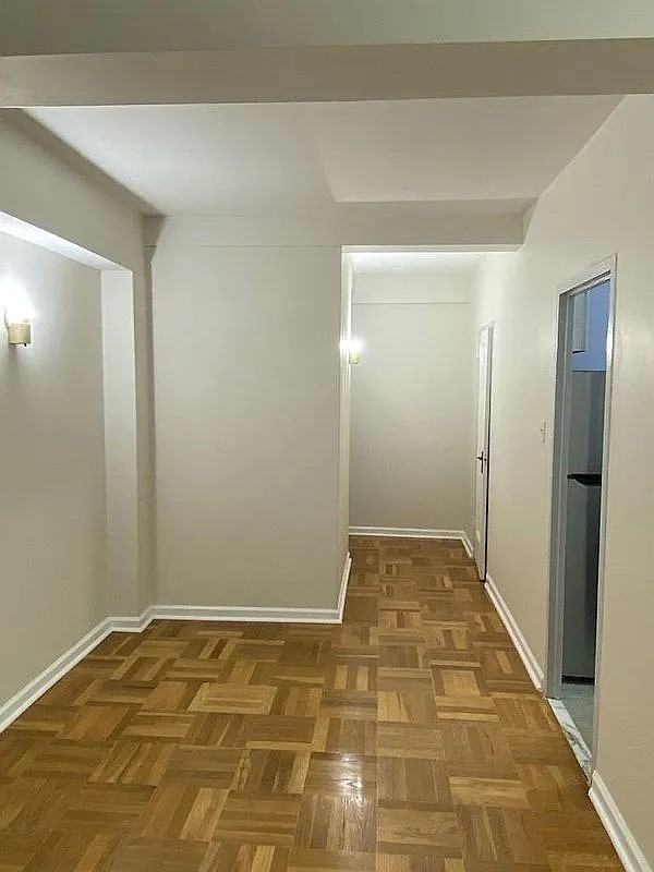 1527 Metropolitan Ave - Photo 3 of 8