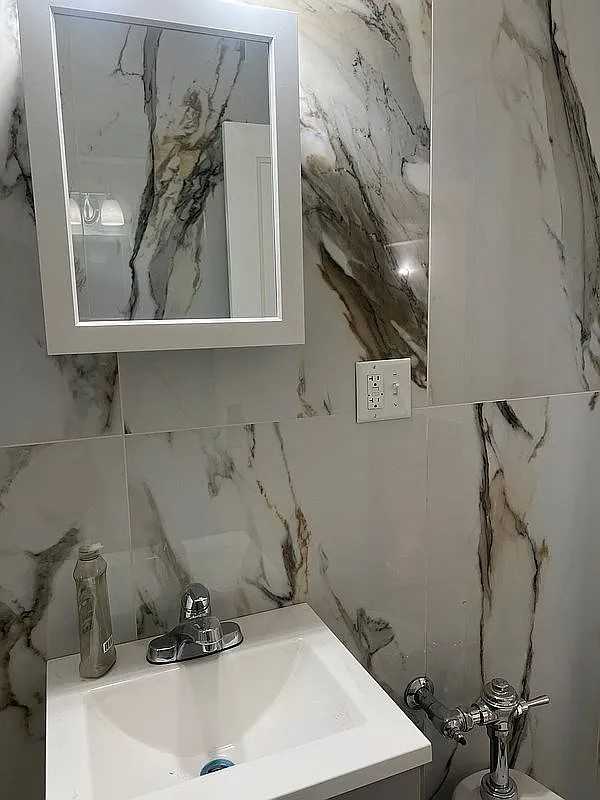 1527 Metropolitan Ave - Photo 5 of 8