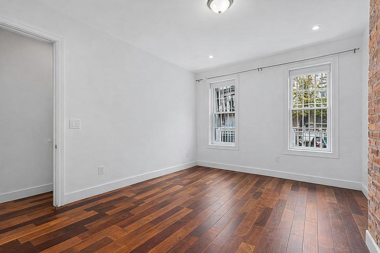 29 Melrose St - Photo 2 of 4