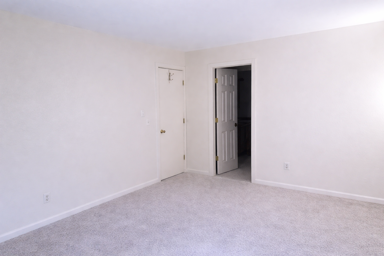 100 Midland Ave - Photo 4 of 5