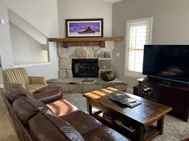 featured image of 1975 Paddington Dr #1975