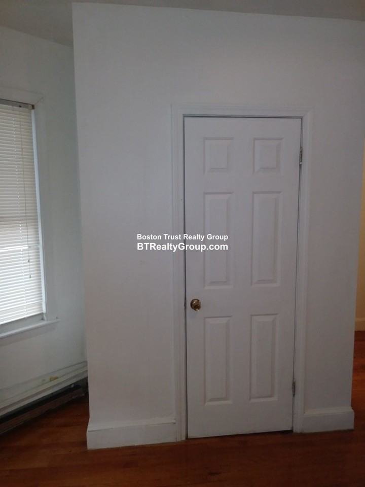 163 University Ave - Photo 3 of 16