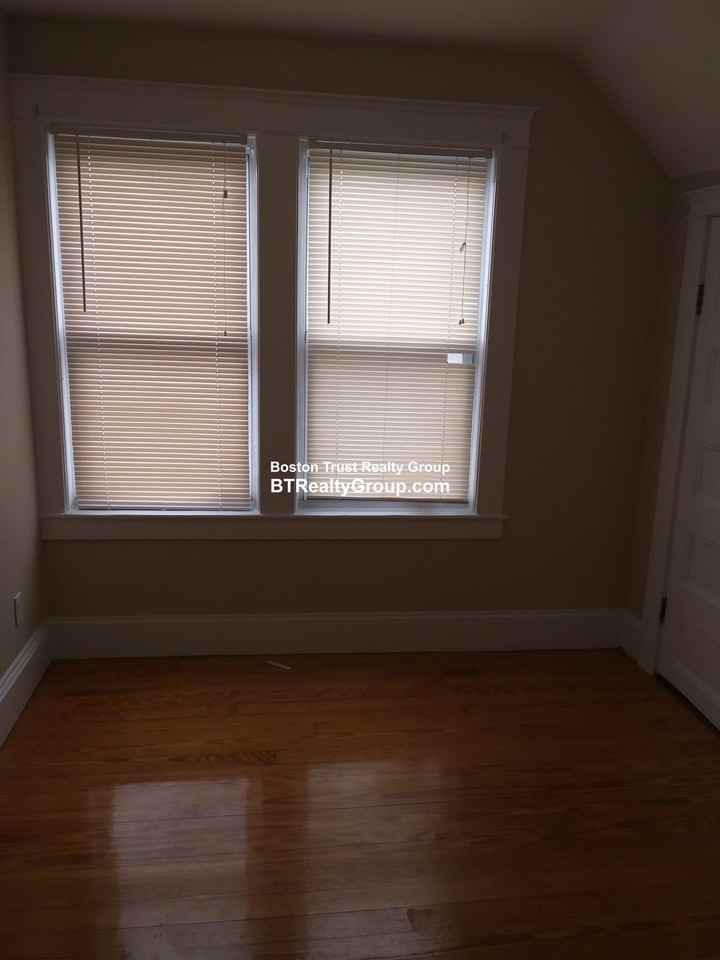 163 University Ave - Photo 7 of 16