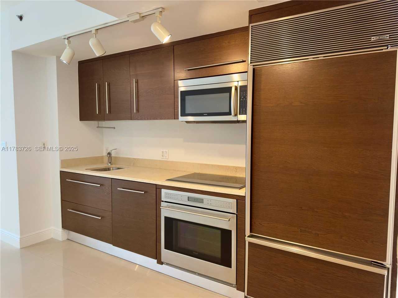 475 Brickell Avenue #810 - Photo 2 of 11