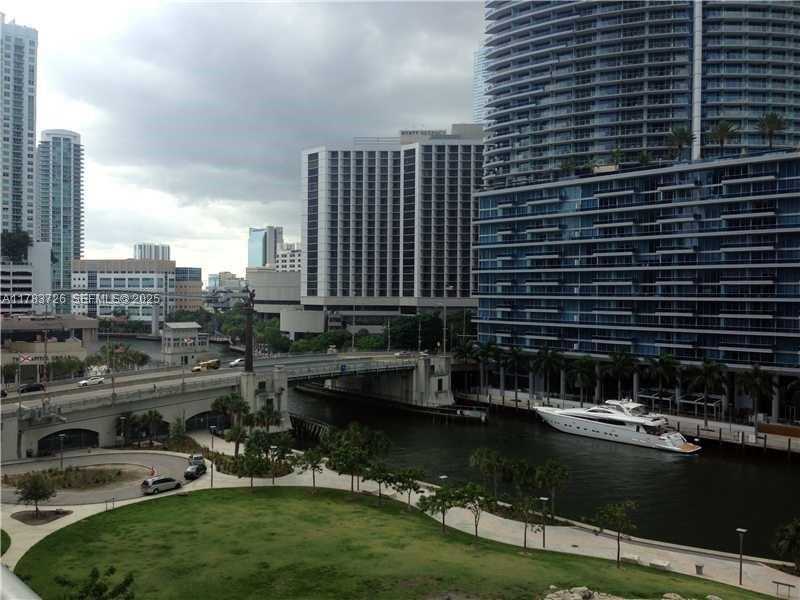 475 Brickell Avenue #810 - Photo 5 of 11