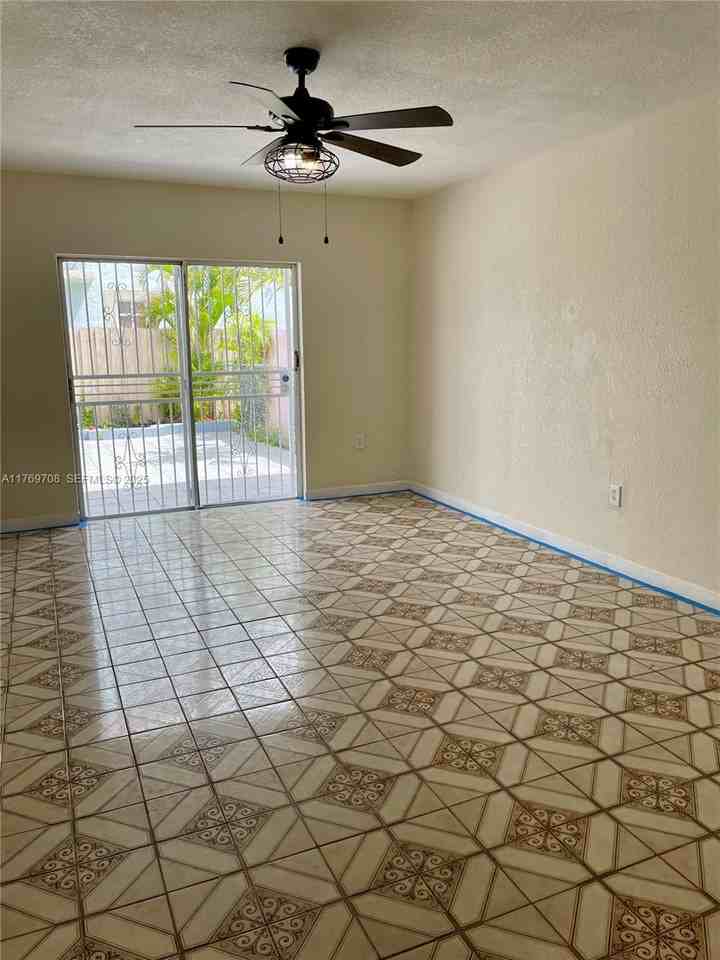 3103 Southwest 23rd Street #1 - Photo 4 of 16