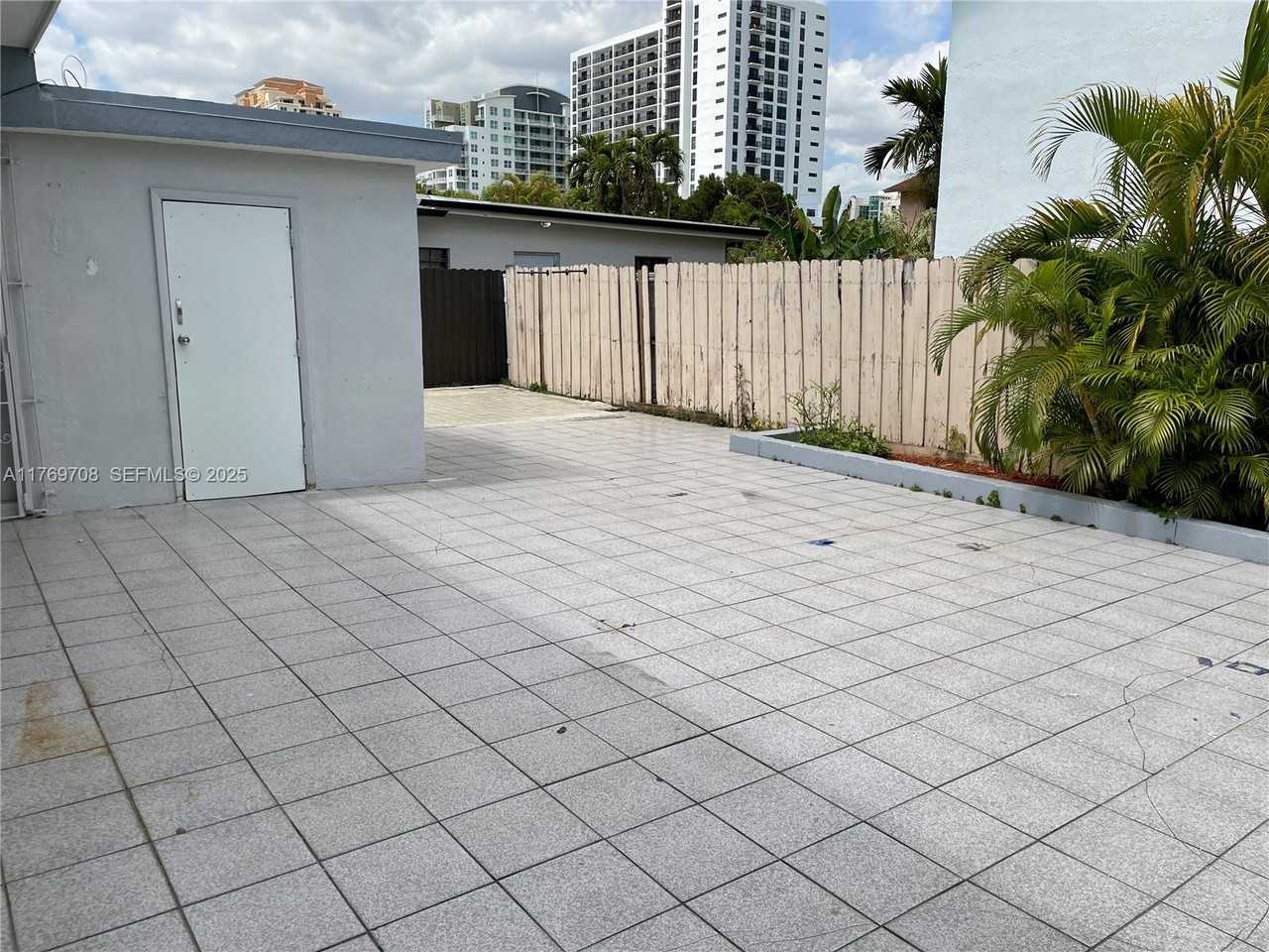 3103 Southwest 23rd Street #1 - Photo 6 of 16