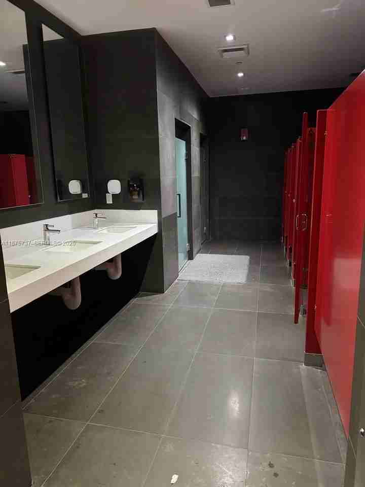 1600 Northeast 1st Avenue #2717 - Photo 2 of 31