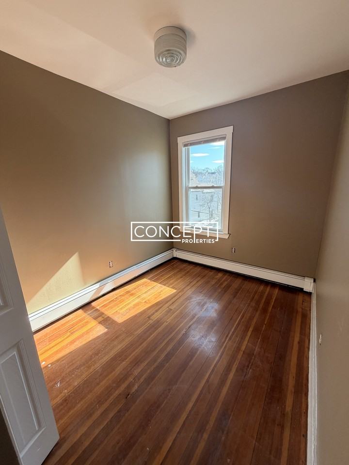 42 Julian St - Photo 6 of 8