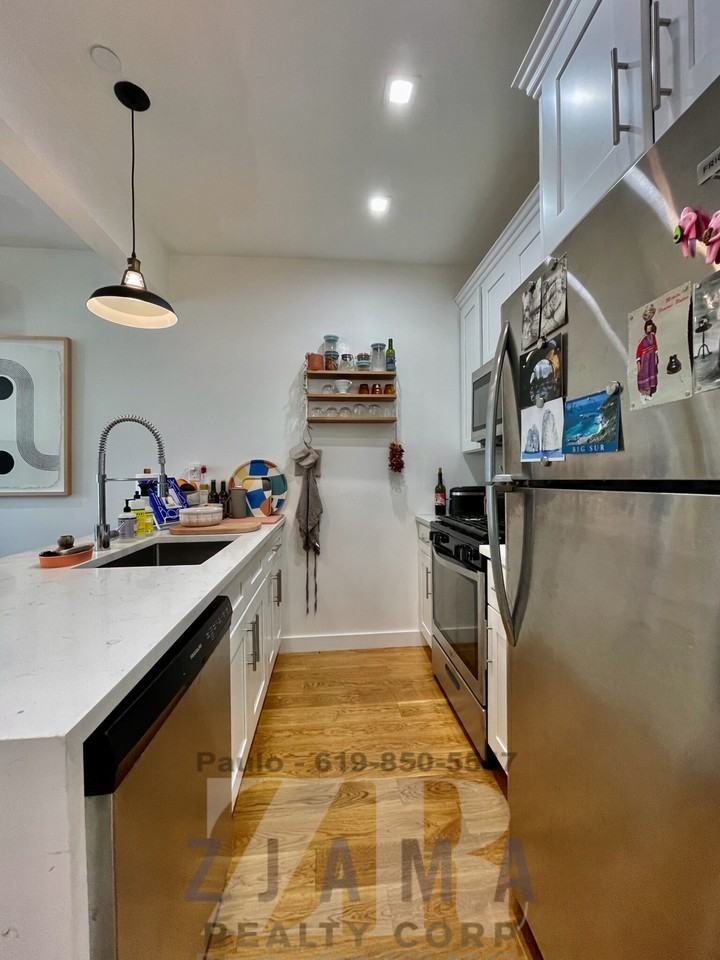 731 Greene Ave #4 - Photo 4 of 18