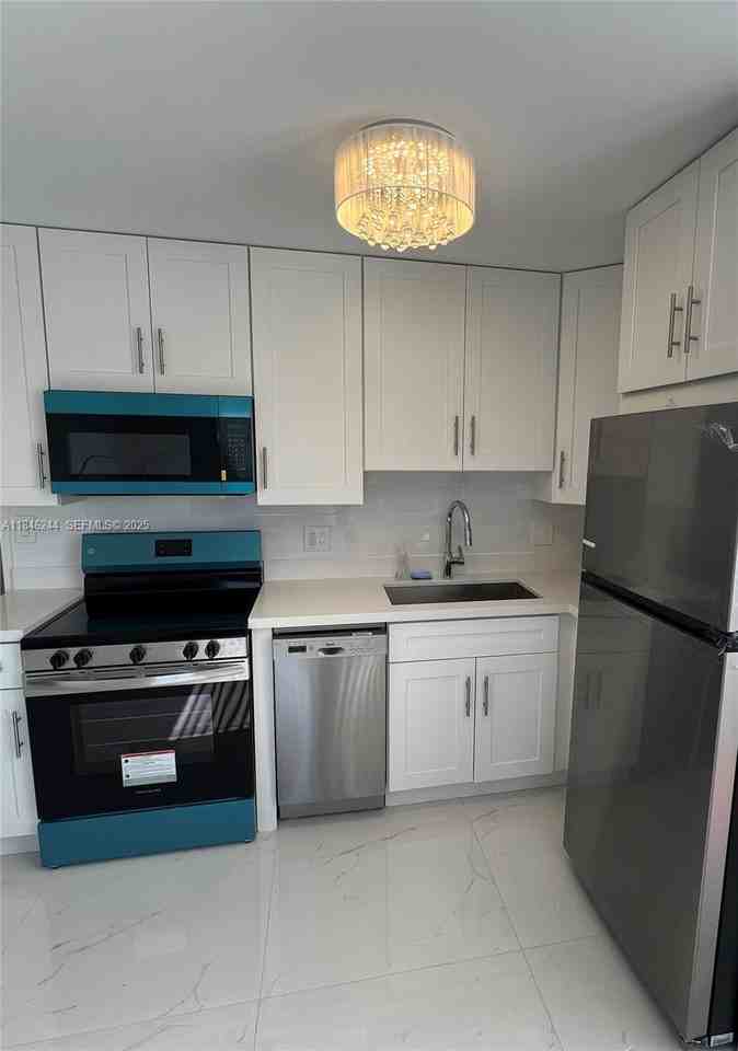 619 Orton Avenue #405 - Photo 4 of 34