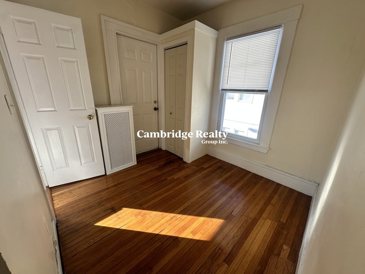 543 Broadway #2T - Photo 5 of 7