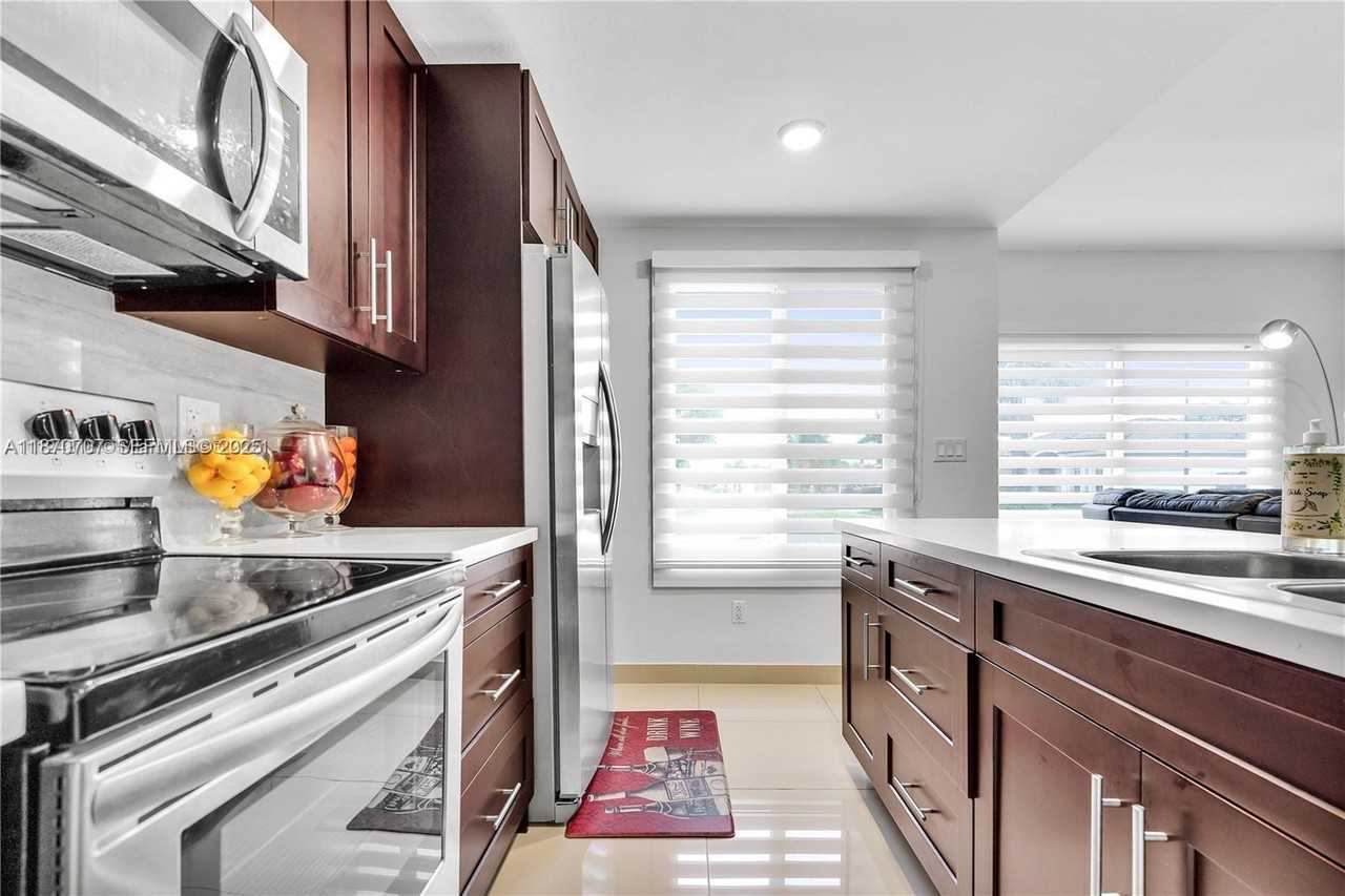 25807 Southwest 139th Court #25807 - Photo 4 of 34