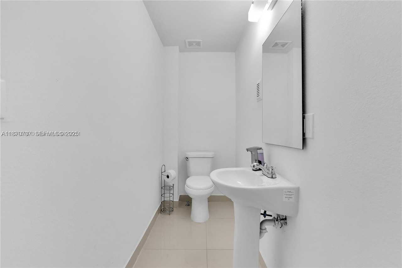 25807 Southwest 139th Court #25807 - Photo 5 of 34