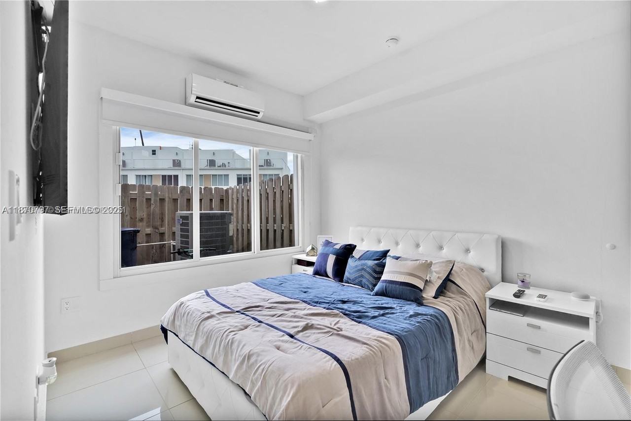 25807 Southwest 139th Court #25807 - Photo 6 of 34