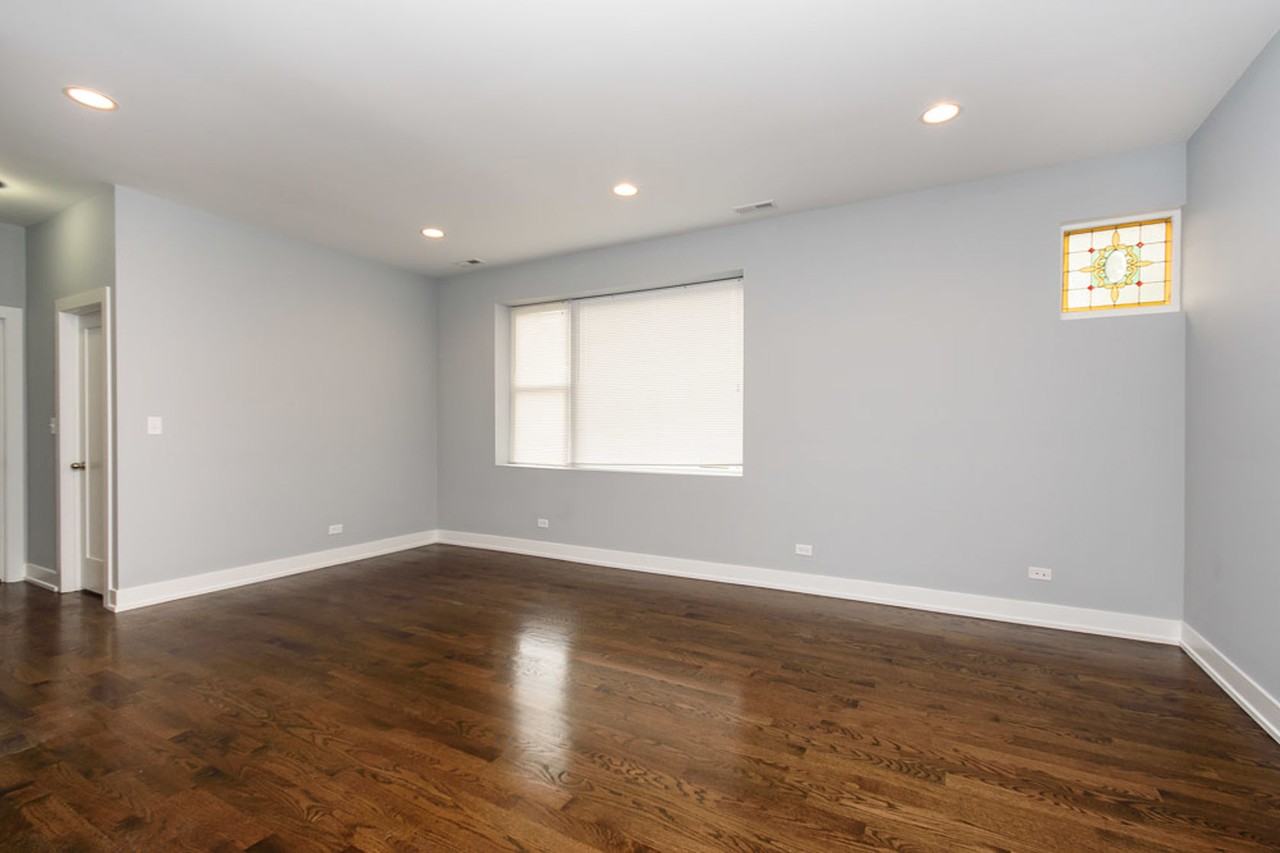 2645 N Washtenaw Ave #1F - Photo 3 of 12