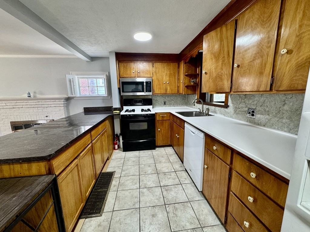 137 Virginia Rd - Photo 5 of 21