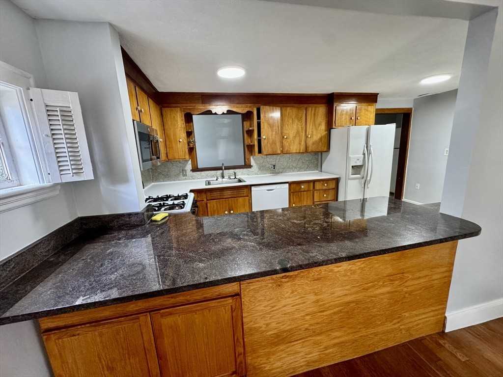 137 Virginia Rd - Photo 6 of 21