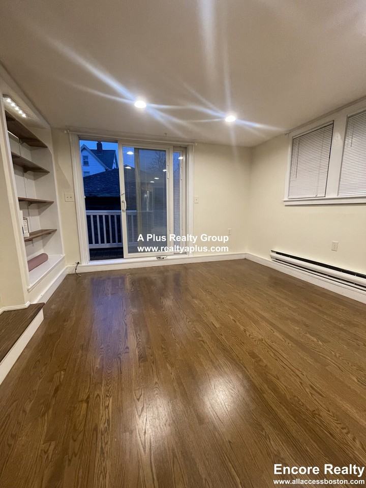 842 South St #1B - Photo 3 of 21