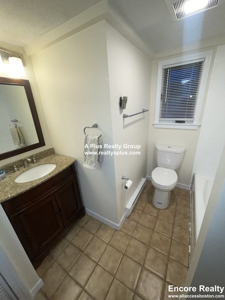 842 South St #1B - Photo 4 of 21