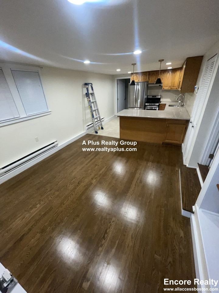 842 South St #1B - Photo 5 of 21