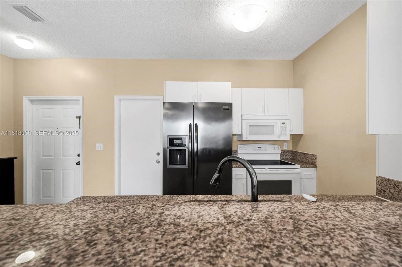 3905 San Simeon Lane - Photo 2 of 48