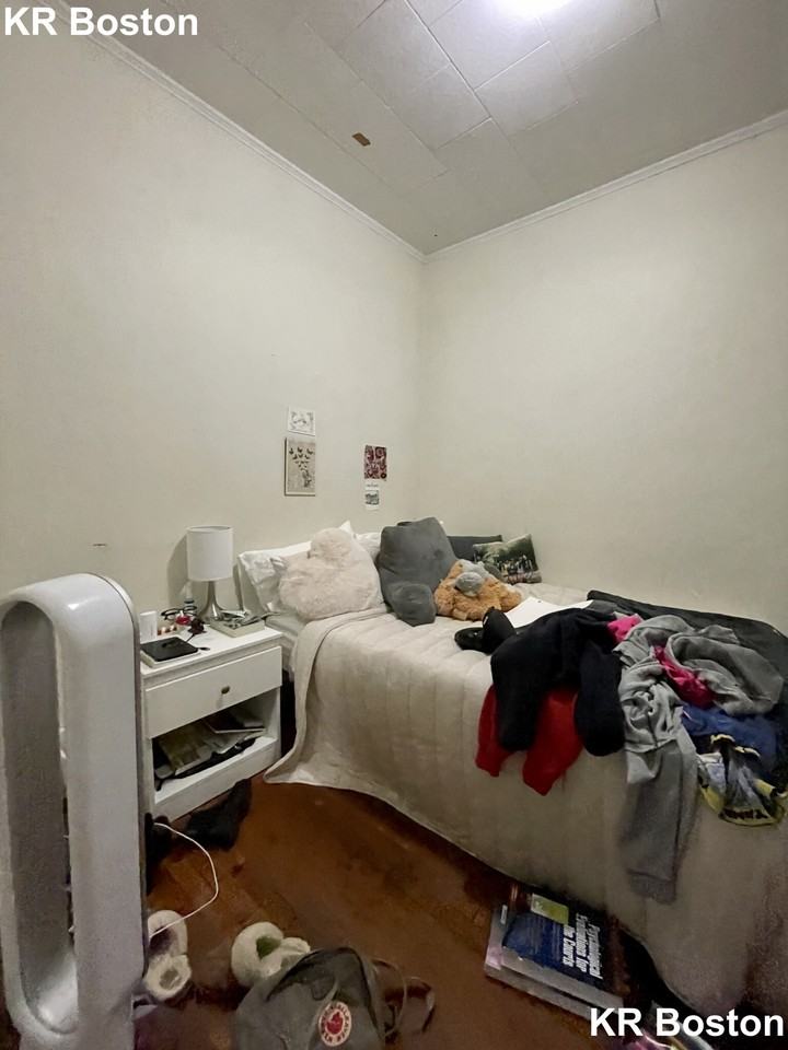 Euston St. & Euston #4 - Photo 7 of 23