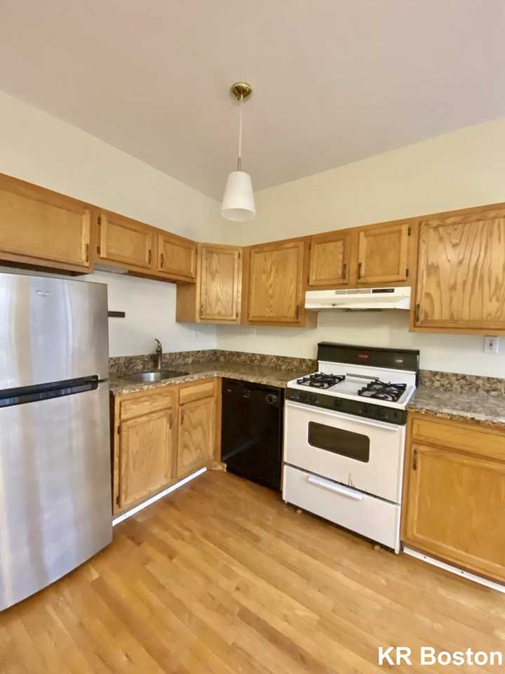 Wait St. & Huntington Ave #3R - Photo 4 of 11