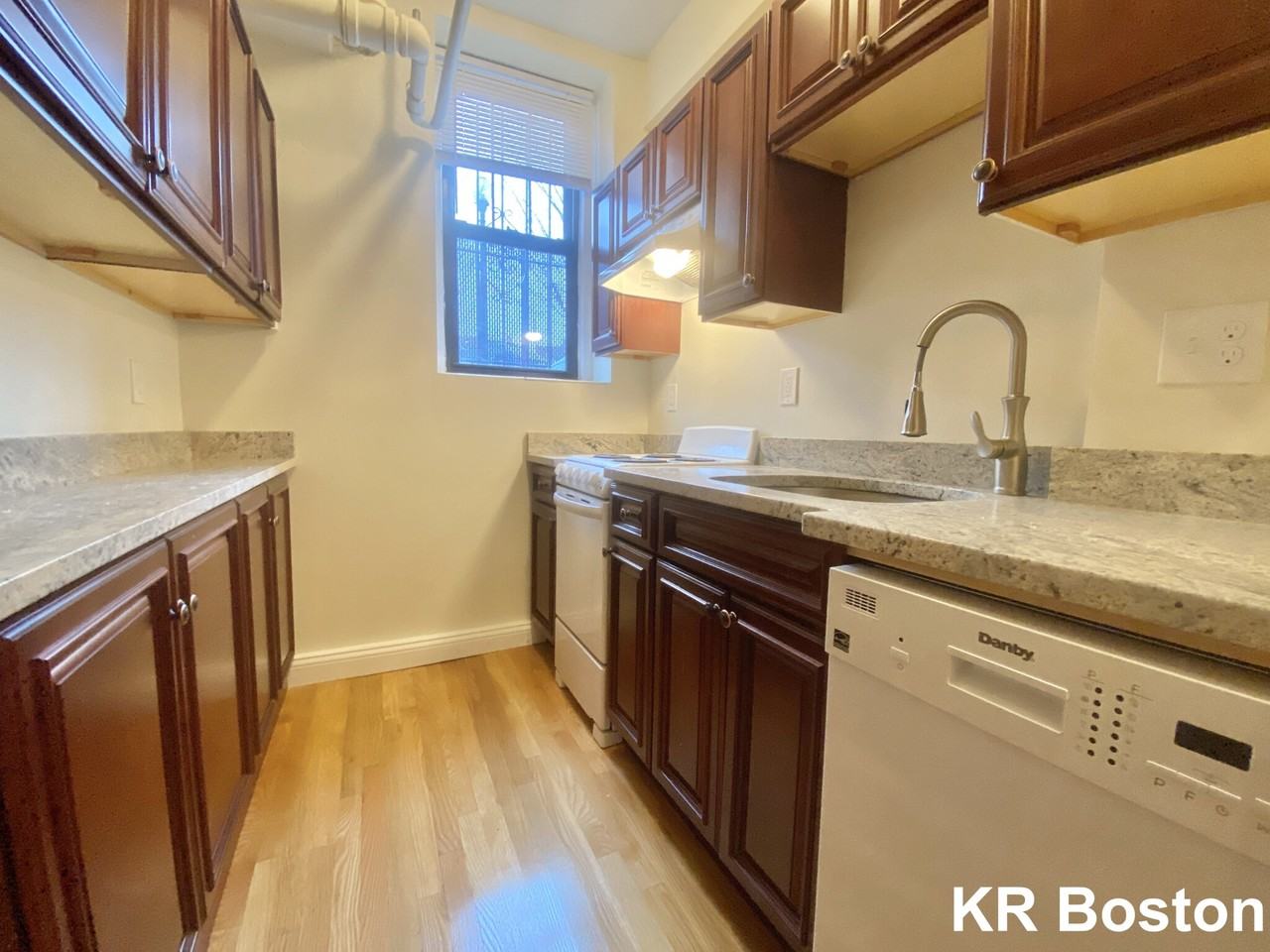 Saint Stephen St. & Opera Place #B3 - Photo 4 of 34