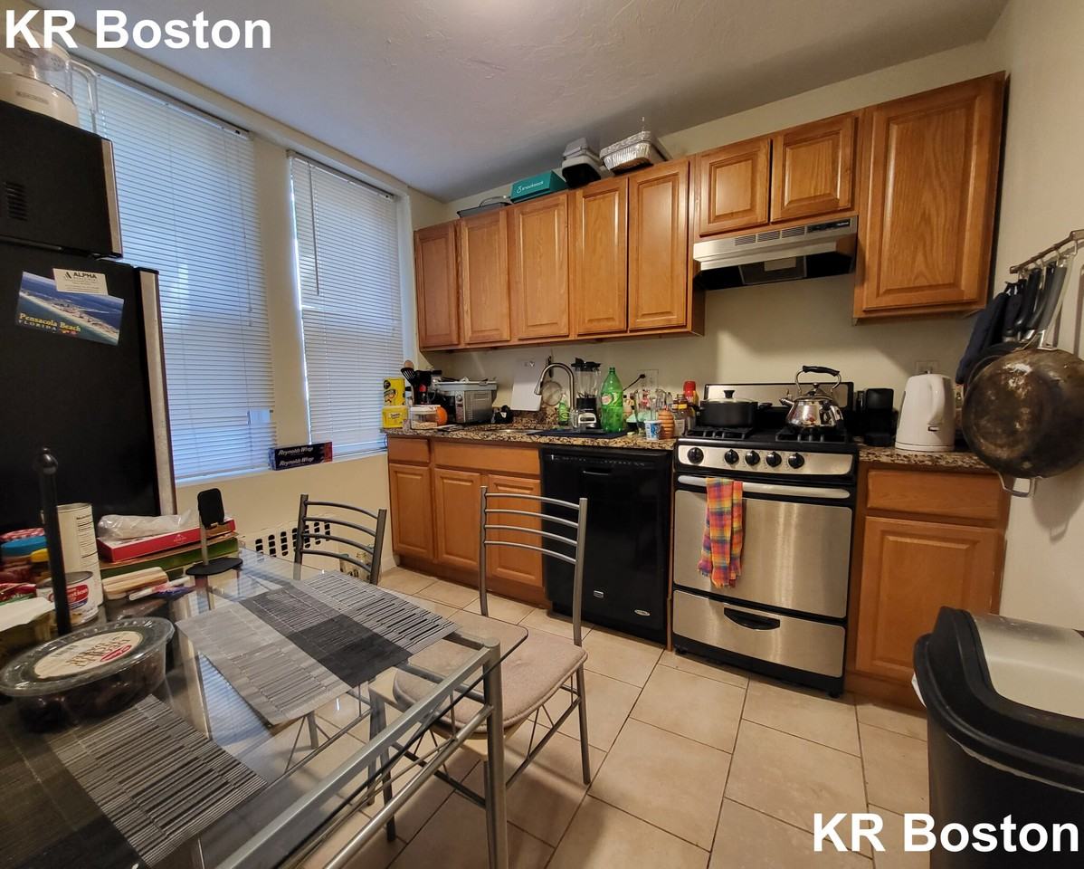 Gordon St. & Commonwealth Ave. #5 - Photo 2 of 14