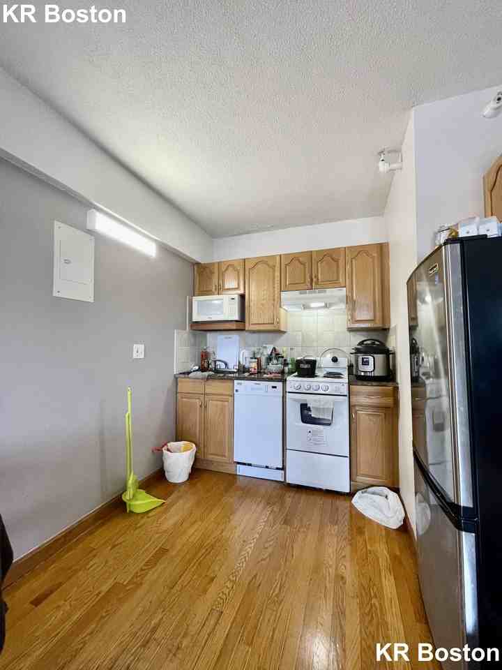 Commonwealth Ave. & Brighton Ave #416 - Photo 2 of 21