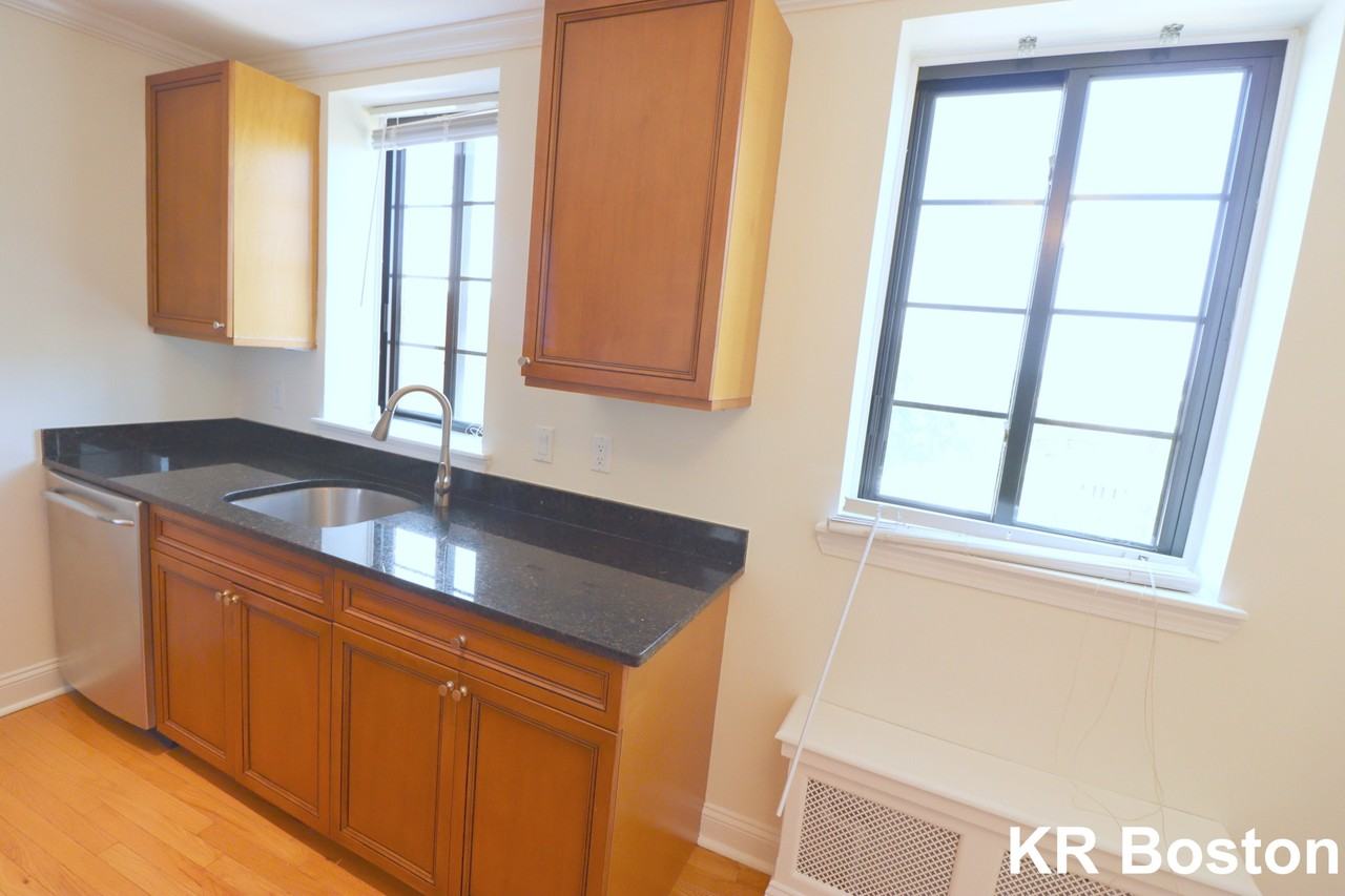 Brattle St. & Hilliard St #706 - Photo 4 of 21