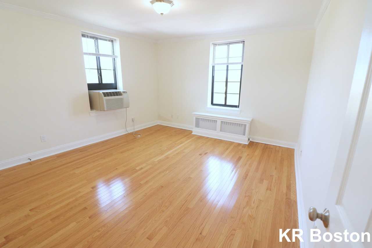 Brattle St. & Hilliard St #706 - Photo 5 of 21