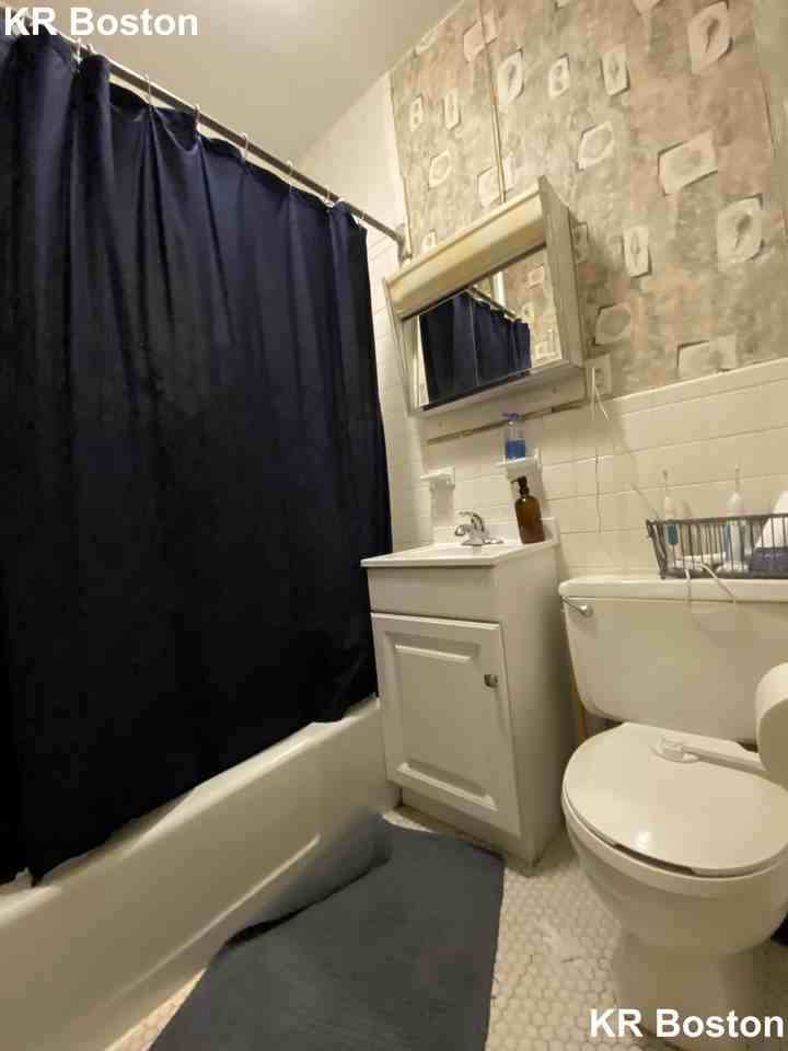 Longwood Ave #1F - Photo 3 of 15