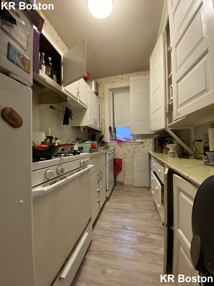 Longwood Ave #1F - Photo 7 of 15