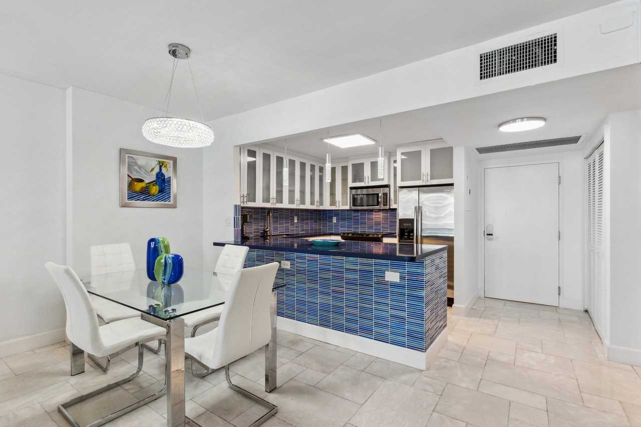 2301 Collins Ave #1015 - Photo 6 of 25