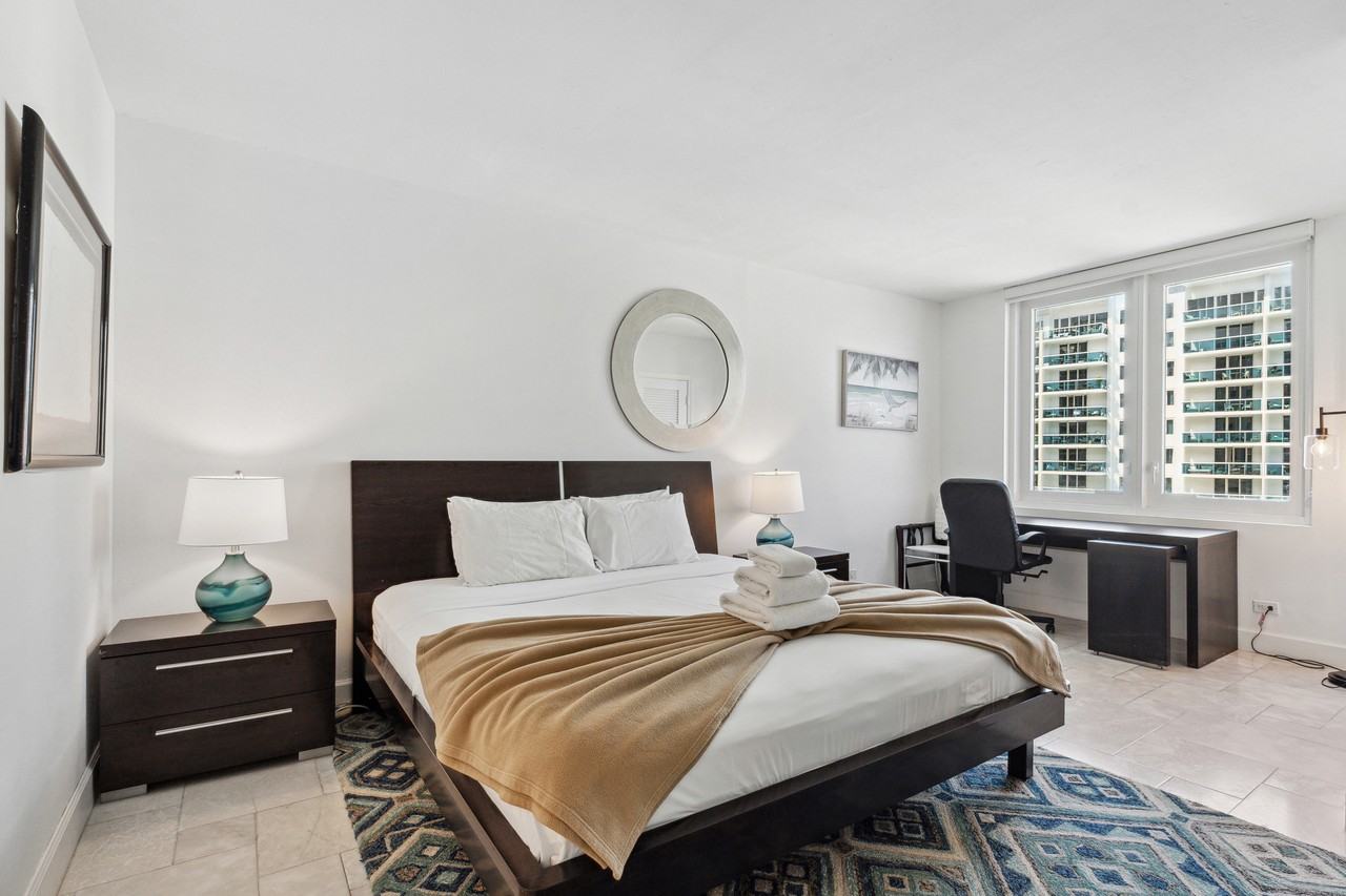 2301 Collins Ave #1015 - Photo 7 of 25