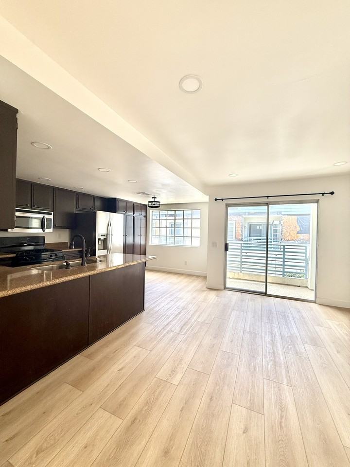 18020 Prairie Ave #C - Photo 5 of 18