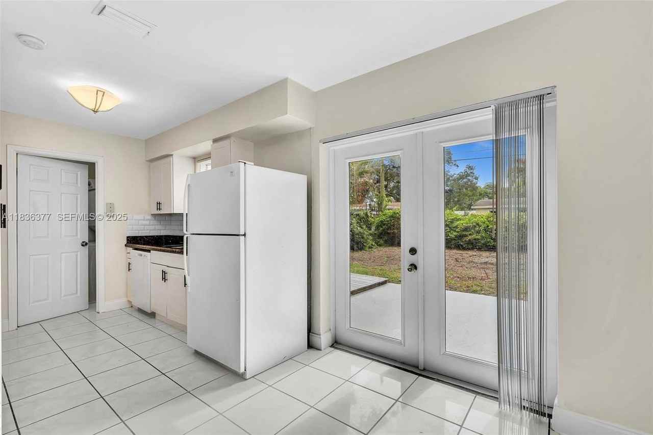 1910 North 61st Terrace #0 - Photo 3 of 44