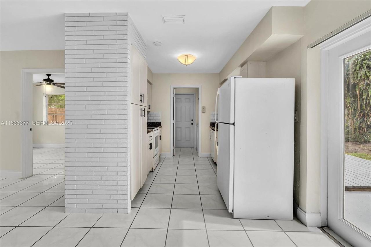 1910 North 61st Terrace #0 - Photo 4 of 44