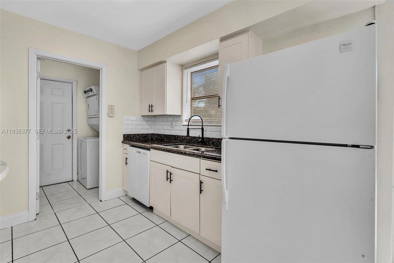 1910 North 61st Terrace #0 - Photo 5 of 44