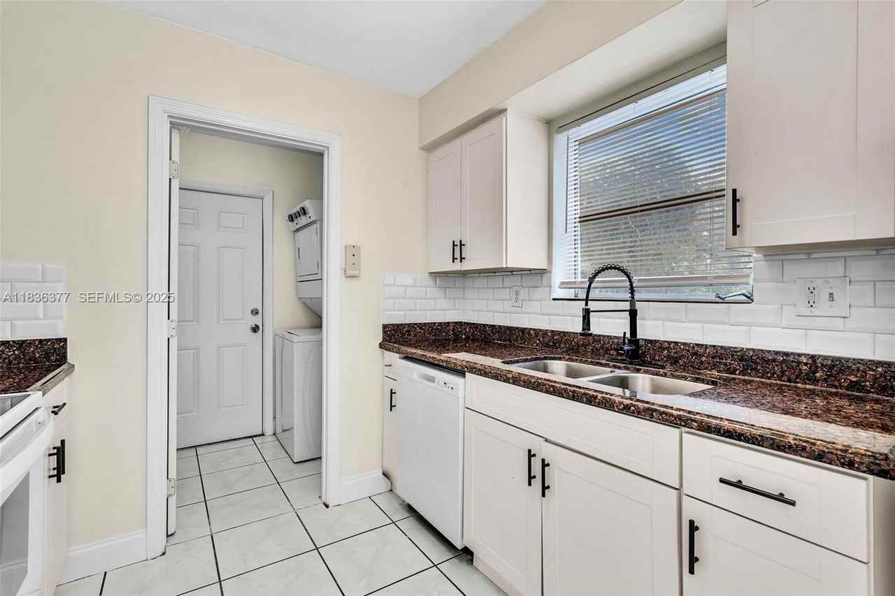 1910 North 61st Terrace #0 - Photo 7 of 44